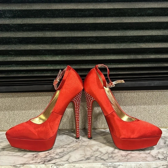Liliana Zaria 4 Women Red Satin Platform Ankle Strap Rhinestone Pencil Heel NIB - Picture 5 of 11